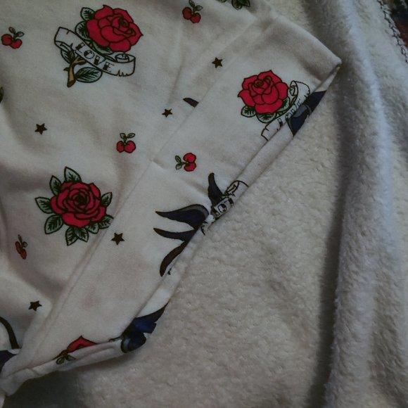 Ardene Love  Graphic Tee - Picture 3 of 4